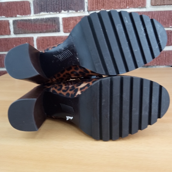 NWT PAIGE 'Nicole' *RARE COLOR WAY* Leopard Print Canvas Stacked Heel Bootie - Picture 5 of 7